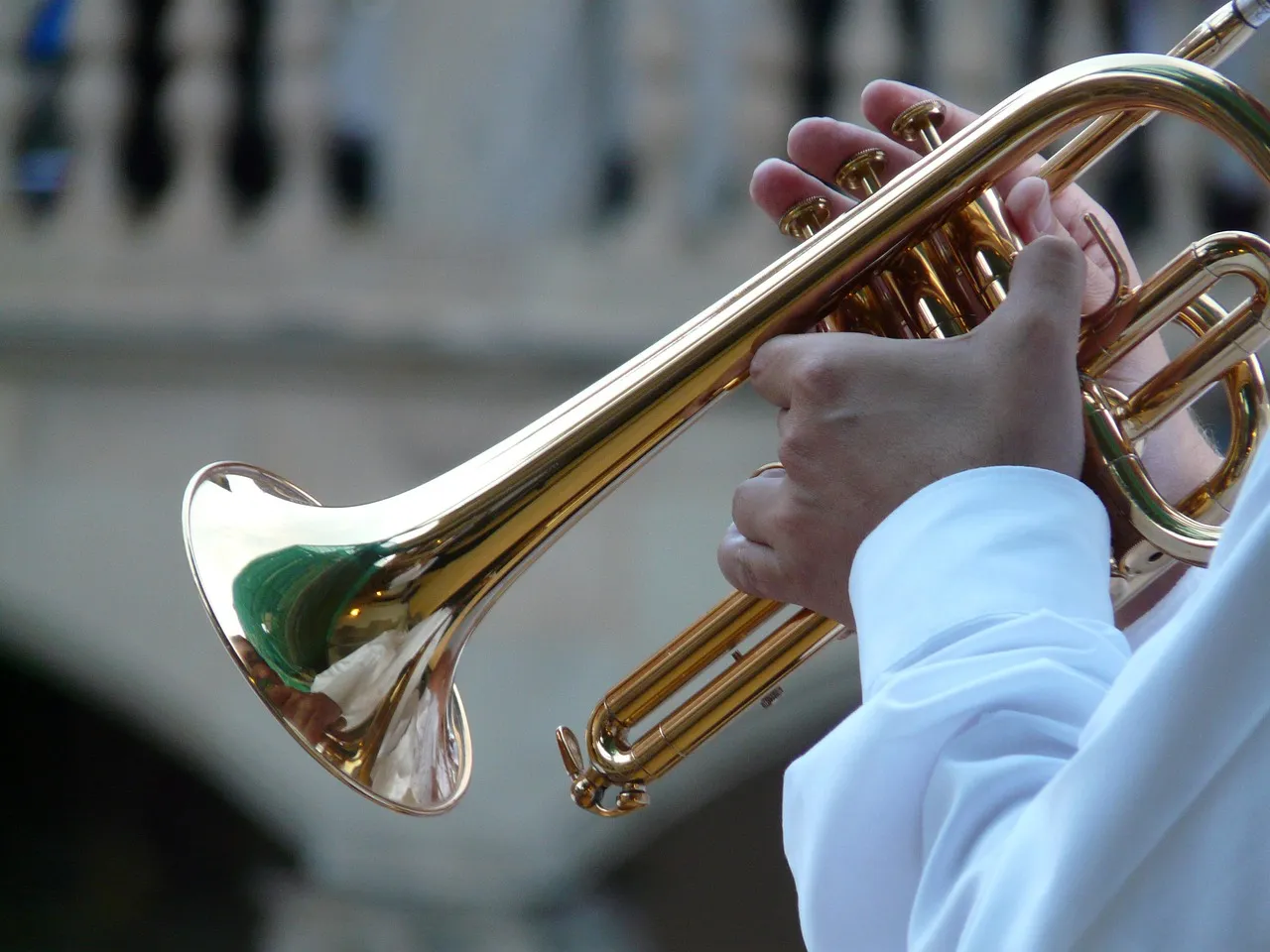 trumpet player 8455 1280